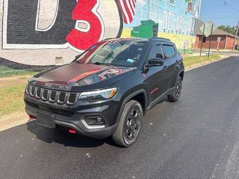 Used 2023 Jeep Compass Trailhawk w/ Trailhawk Elite Group AWD/4WD image 2