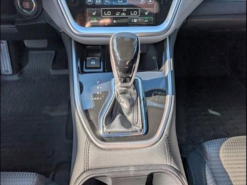 Used 2025 Subaru Outback Premium AWD/4WD image 10