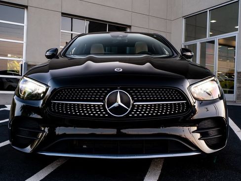 Used 2021 Mercedes-Benz E 350 Sedan image 2