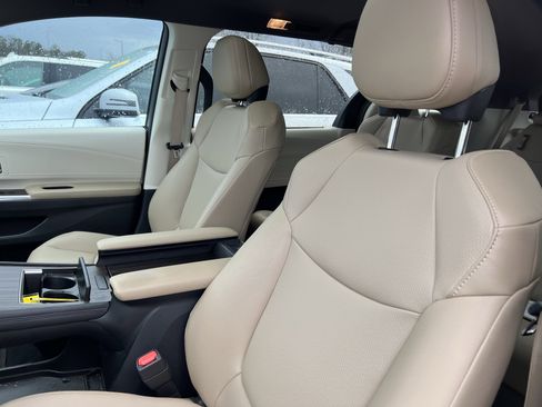 Used 2023 Toyota Sienna XLE image 16