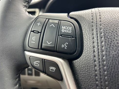 Used 2016 Toyota Highlander Limited image 26