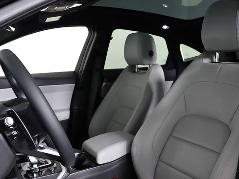Used 2024 Jaguar E-PACE R-Dynamic SE image 9