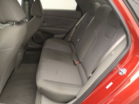 Used 2025 Hyundai Elantra SE FWD image 18
