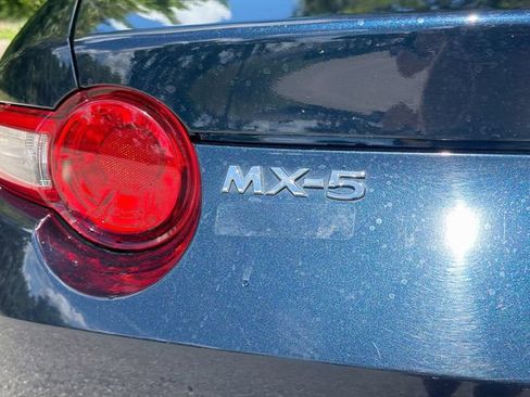 Used 2022 MAZDA MX-5 Miata RF Grand Touring RWD image 11