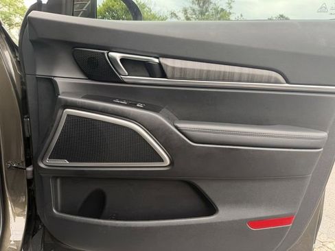 Certified 2025 Kia Telluride EX w/ EX Captain's Chair Package FWD image 36