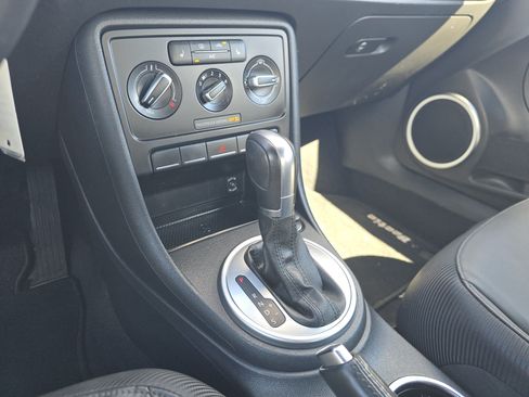 Used 2014 Volkswagen Beetle 1.8T FWD image 26