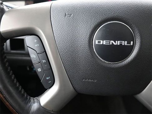 Used 2013 GMC Yukon XL Denali image 30