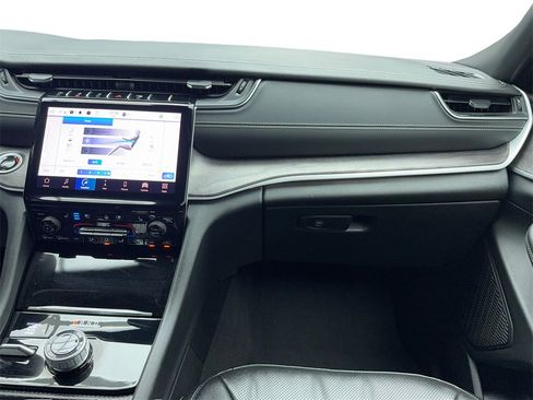 Used 2024 Jeep Grand Cherokee L Limited w/ Luxury Tech Group II image 20