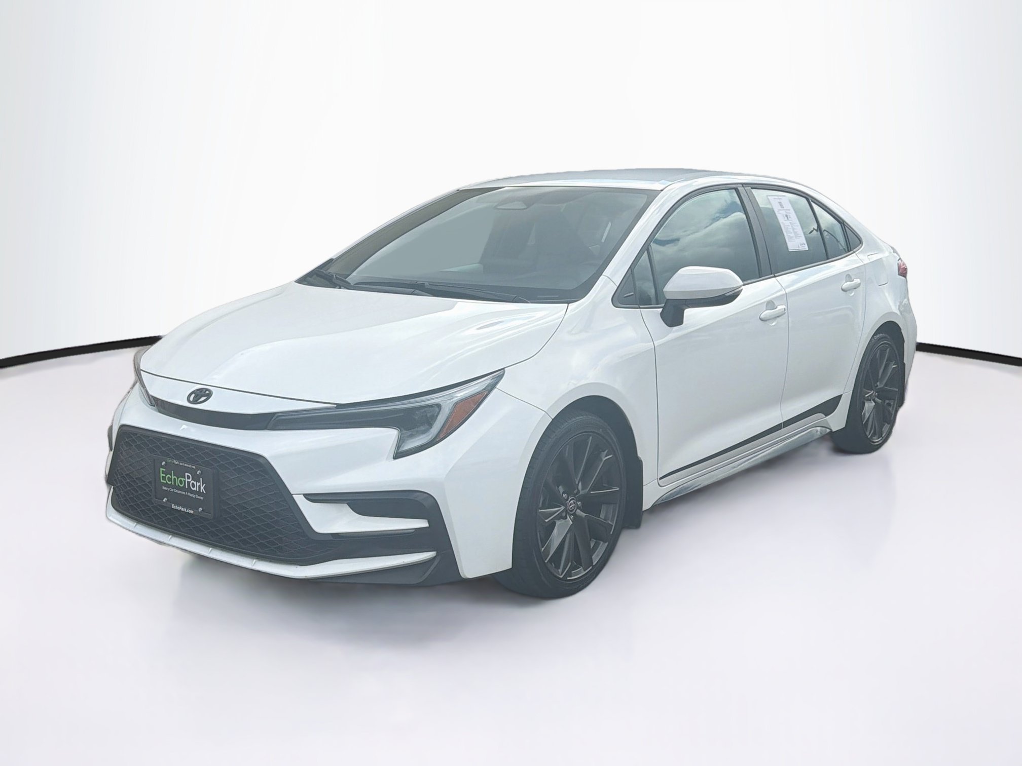 Used 2025 Toyota Corolla SE FWD image 3