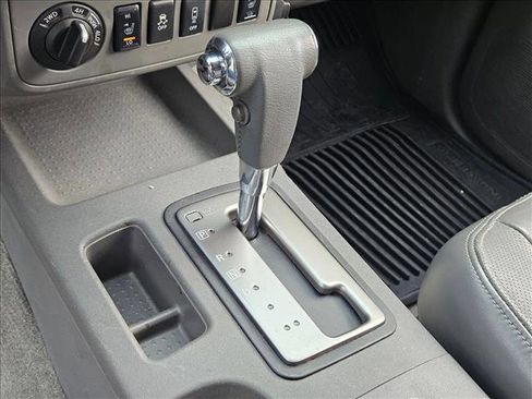 Used 2017 Nissan Frontier SL w/ Moonroof Package image 8