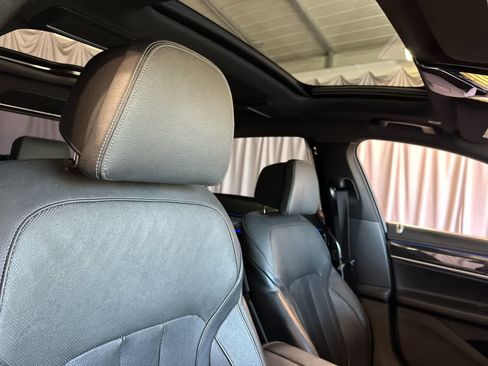Used 2019 BMW 740i w/ Executive Package RWD image 17