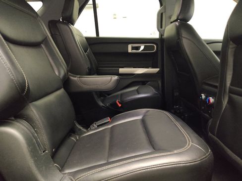 Used 2021 Ford Explorer XLT w/ Equipment Group 202A RWD image 19