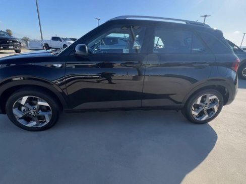 Used 2025 Hyundai Venue SEL image 5