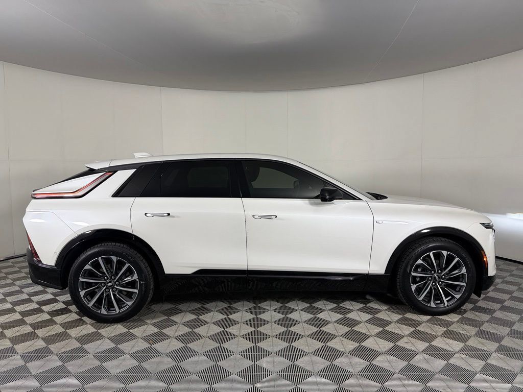 Used 2024 Cadillac Lyriq Sport RWD image 5