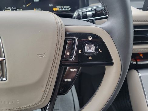 Used 2023 Lincoln Aviator AWD Standard 4dr SUV w/ Premium Package image 28