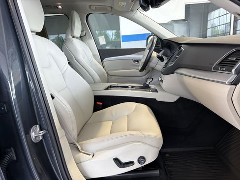 Used 2022 Volvo XC90 T5 Momentum w/ Climate Package AWD/4WD image 35