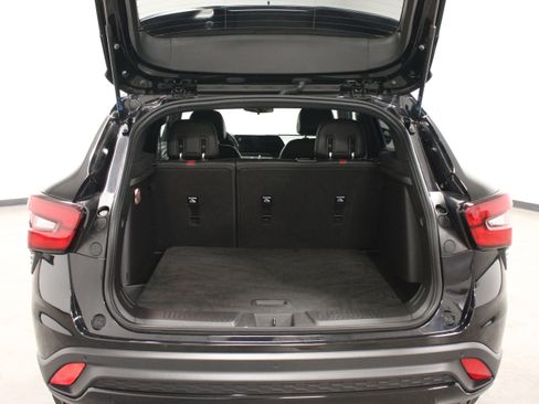 Used 2024 Chevrolet Trax RS w/ Sunroof Package FWD image 13
