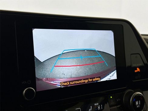 Certified 2023 Toyota Highlander LE image 23