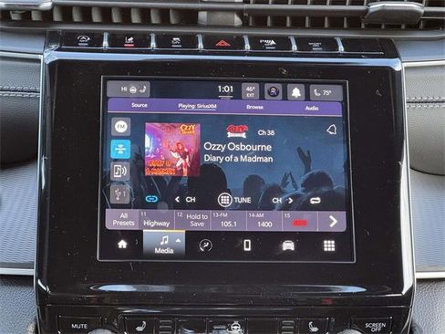 New 2025 Jeep Grand Cherokee L Laredo image 3