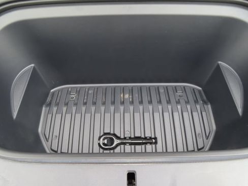 Used 2025 Tesla Model Y Performance AWD/4WD image 32