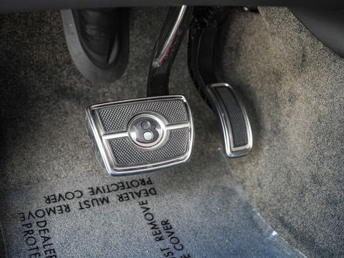 Used 2023 Bentley Bentayga Extended Wheelbase AWD/4WD image 28