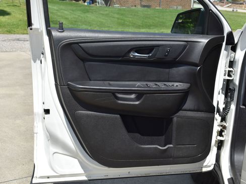 Used 2014 GMC Acadia SLE image 12