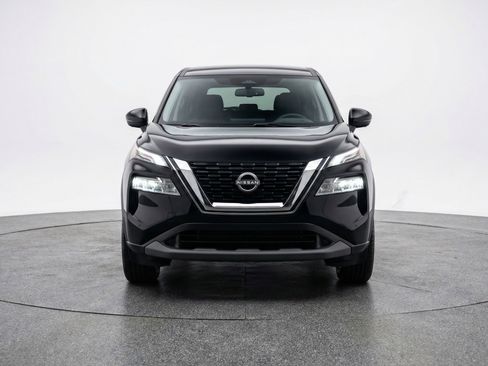 Used 2025 Nissan Rogue SV image 2