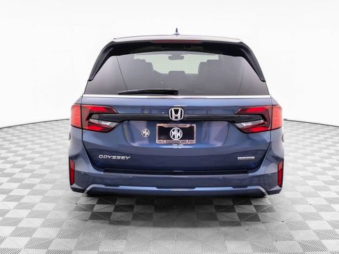 New 2026 Honda Odyssey Touring image 4