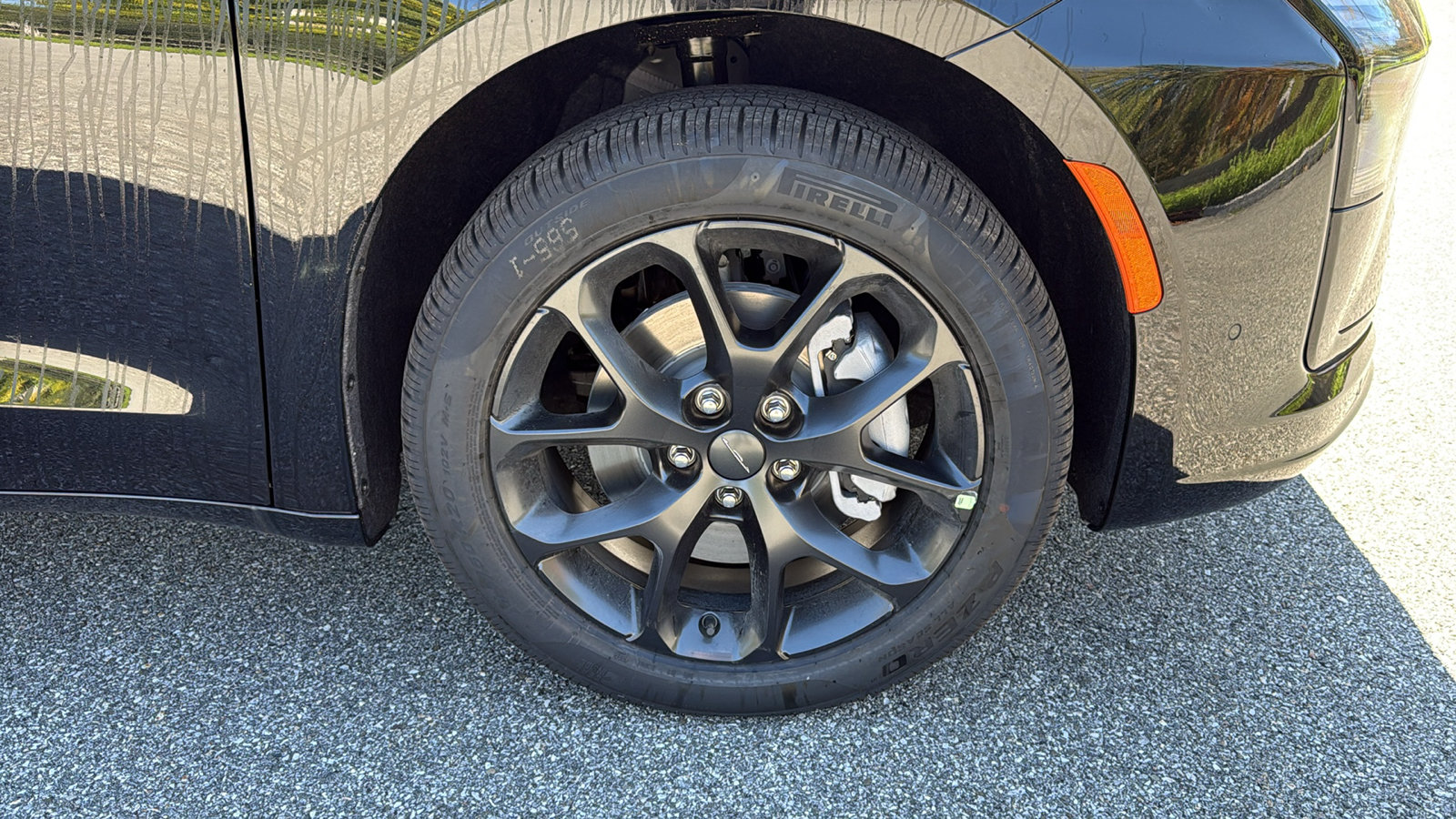 New 2027 Chrysler Pacifica Limited AWD/4WD image 5