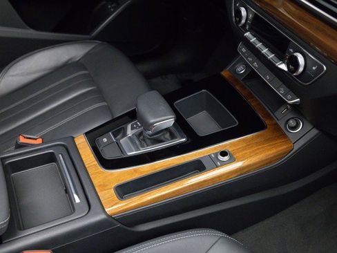 Used 2021 Audi Q5 e Premium w/ Convenience Package image 8