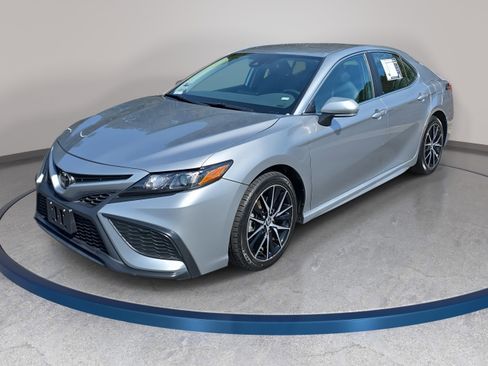 Used 2024 Toyota Camry SE image 7