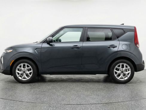 Used 2025 Kia Soul LX w/ LX Technology Package FWD image 5