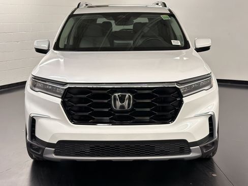 Used 2024 Honda Pilot Touring image 6