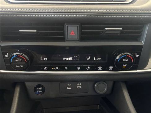 Used 2024 Nissan Rogue SV w/ SV Premium Package FWD image 16