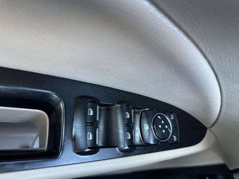 Used 2017 Ford Fusion SE w/ Fusion SE Technology Package image 17