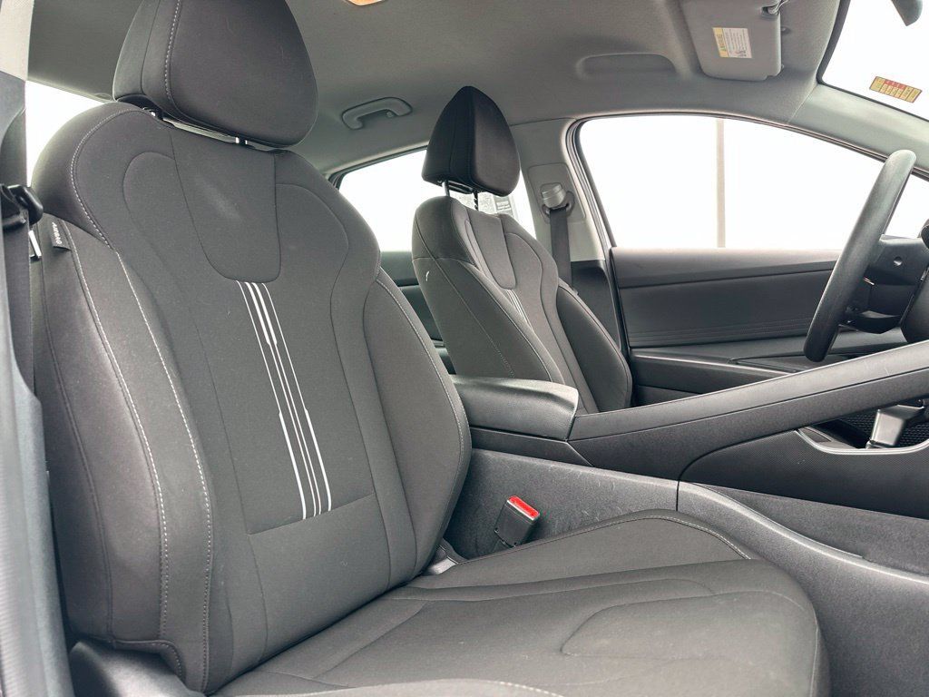 Used 2024 Hyundai Elantra SEL FWD image 25