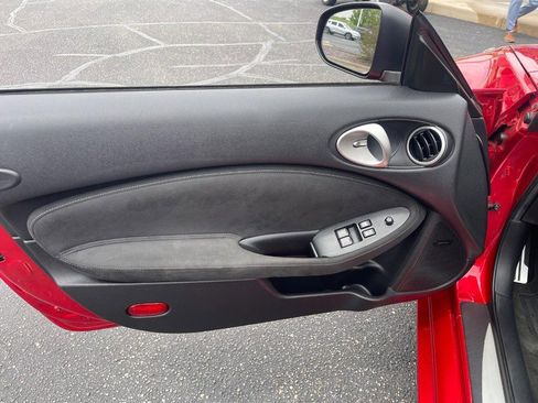Used 2019 Nissan 370Z Touring RWD image 13