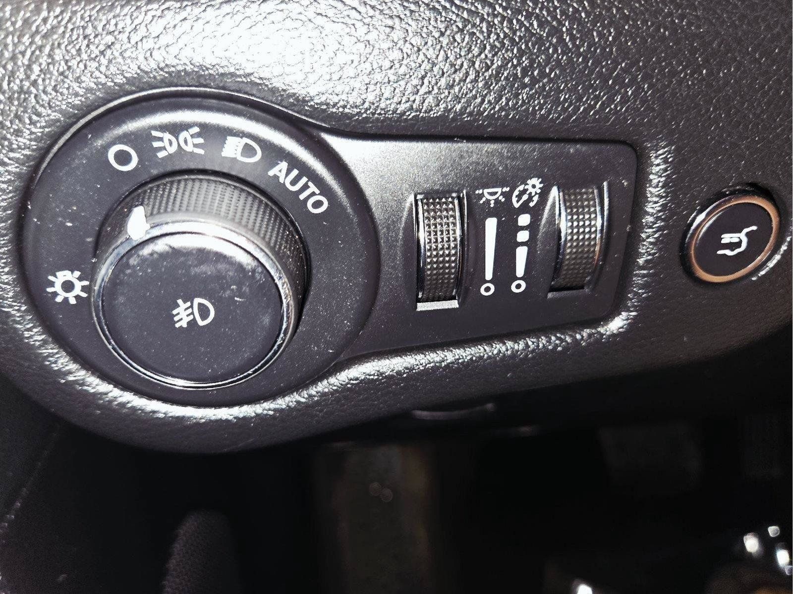 Used 2014 Jeep Cherokee Limited w/ Luxury Group AWD/4WD image 24