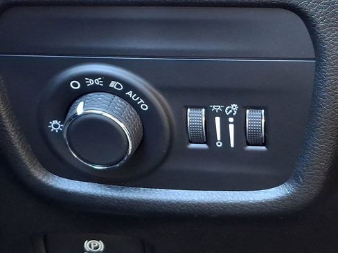 Used 2023 Jeep Grand Cherokee Altitude image 25