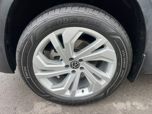 Certified 2023 Volkswagen Atlas SE FWD image 8
