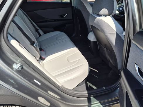 Used 2025 Hyundai Elantra Limited FWD image 32