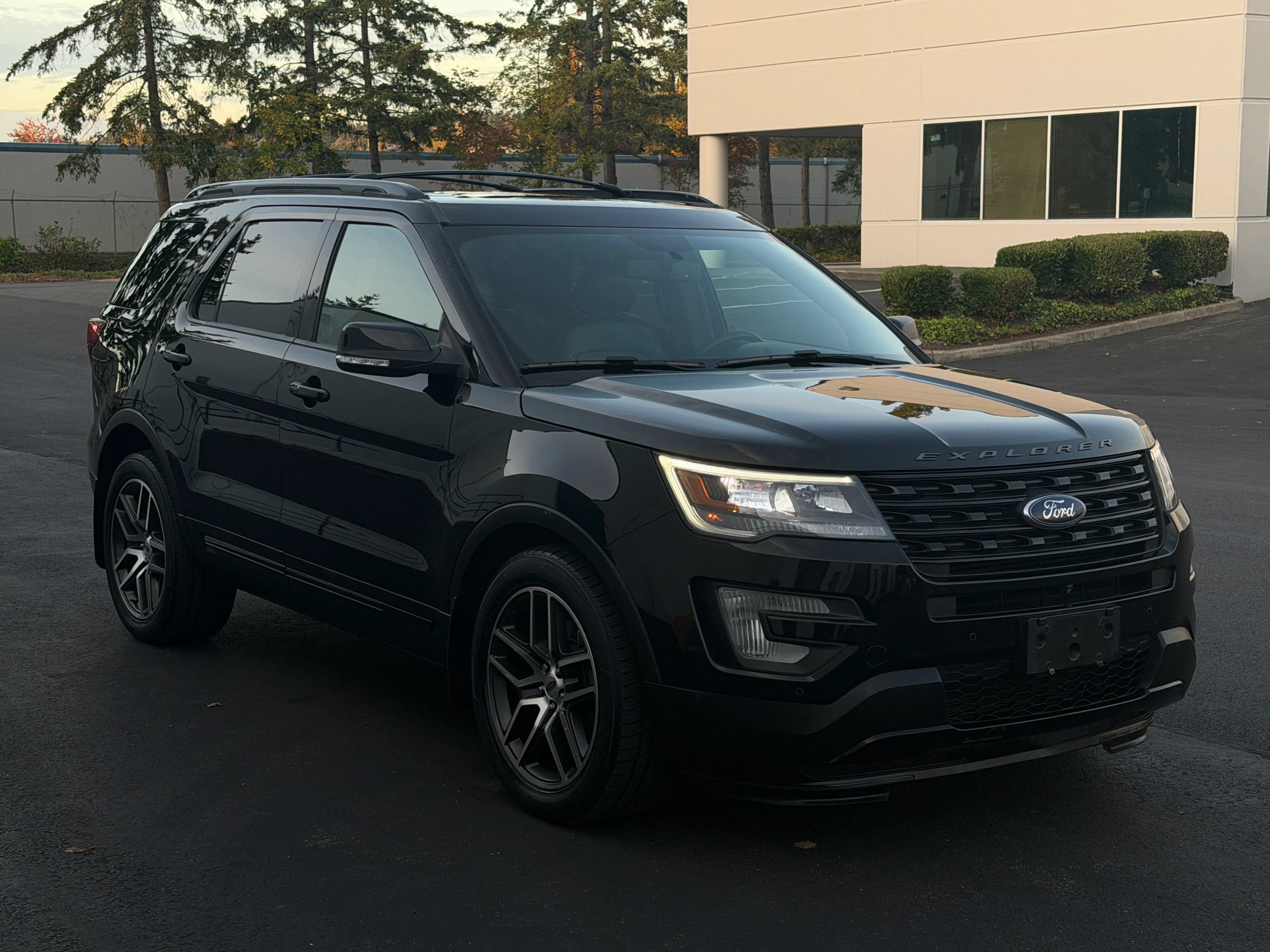 Used 2017 Ford Explorer Sport AWD/4WD image 5