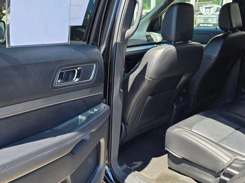 Used 2018 Ford Explorer XLT w/ Equipment Group 202A FWD image 20