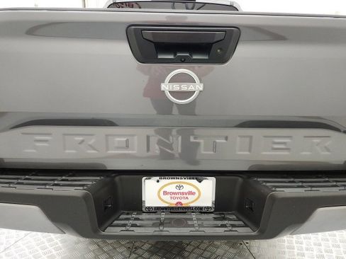 Used 2024 Nissan Frontier SV image 22