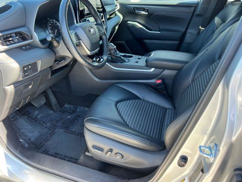 Used 2024 Toyota Highlander XSE image 9