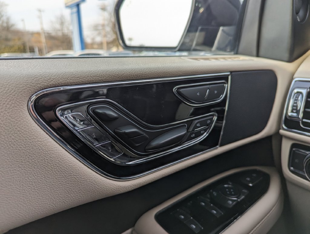 Used 2020 Lincoln Navigator L Reserve w/ Equipment Group 201A Reserve AWD/4WD image 30