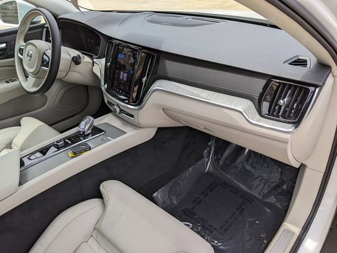 Certified 2026 Volvo V60 B5 Cross Country Ultra w/ Protection Package Premier AWD/4WD image 21