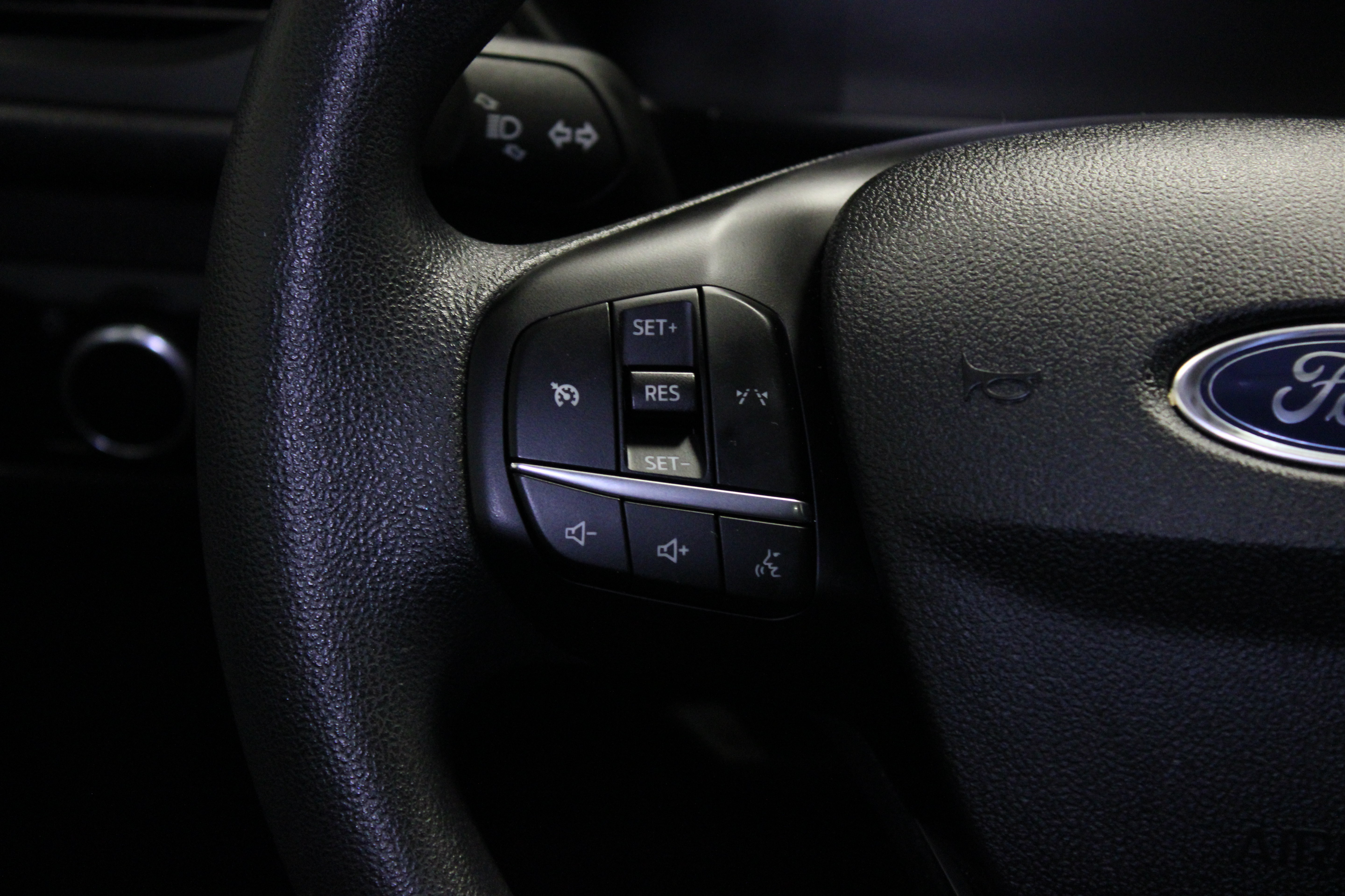 Used 2025 Ford Escape Active AWD/4WD image 28