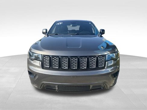 Used 2019 Jeep Grand Cherokee Altitude AWD/4WD image 3