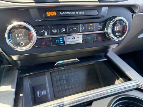 Used 2022 Ford F450 Platinum w/ FX4 Off-Road Package AWD/4WD image 19